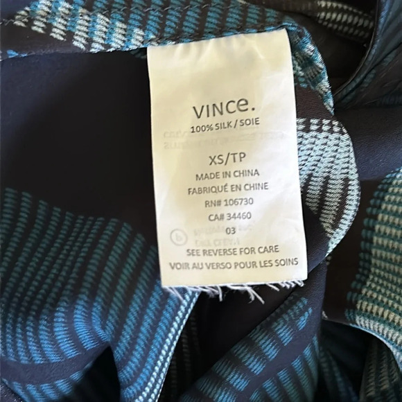 Vince sz XS silk blouse blue black geometric print great pre owned condition - Picture 7 of 8